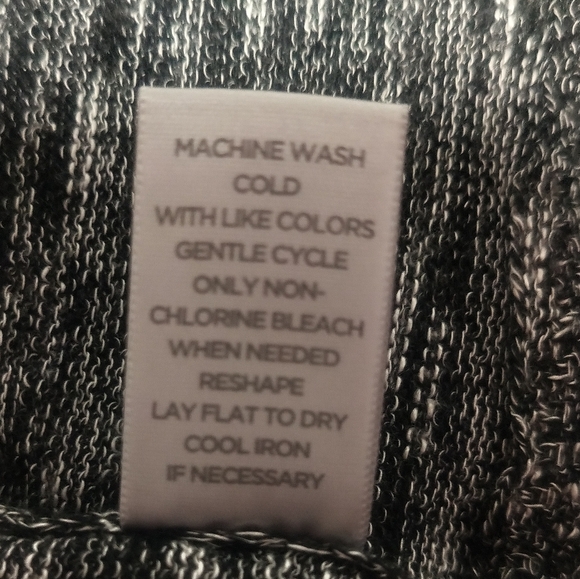 Women Black-White  Cardigan / Size 3X / NWOT - Picture 6 of 8